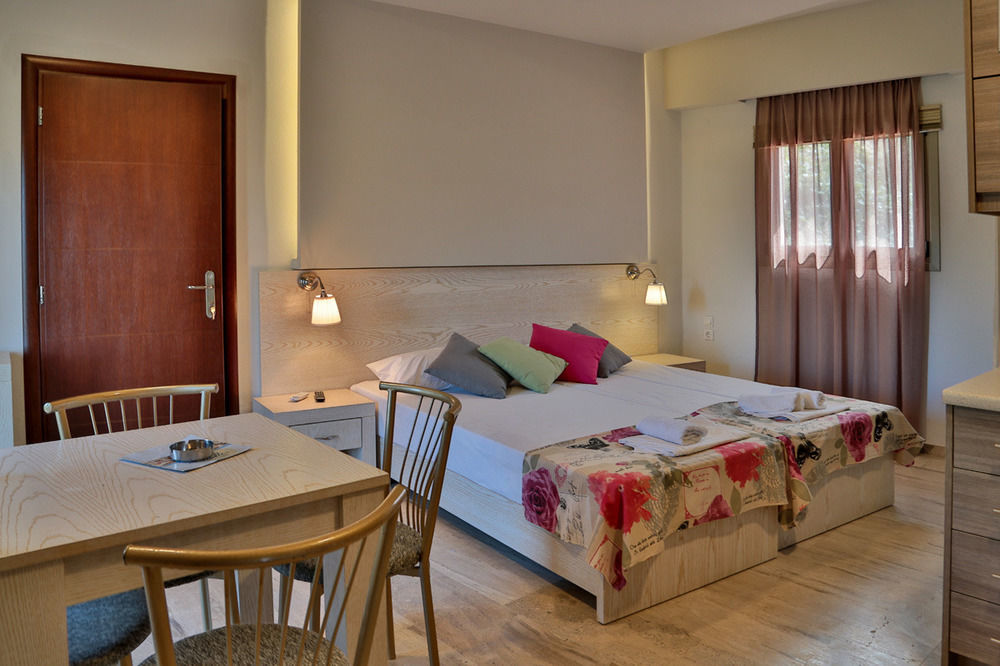 Attalos Apartments Agia Pelagia  Exterior photo